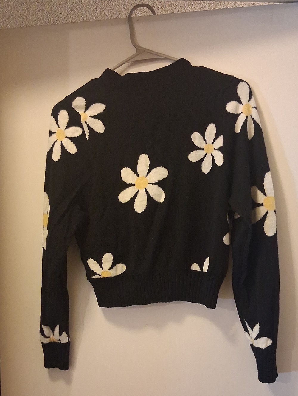 SO Black Cropped V-Neck Cardigan with White & Yellow Daisy Motif - Picture 4 of 4